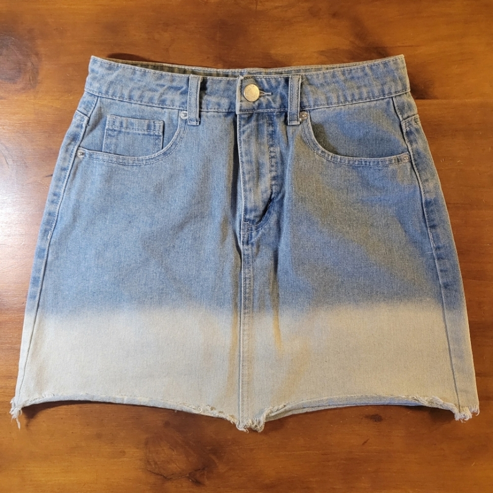 Mud Pie Denim Mini Skirt Blue White Fade Small Casual Raw Hem Jean